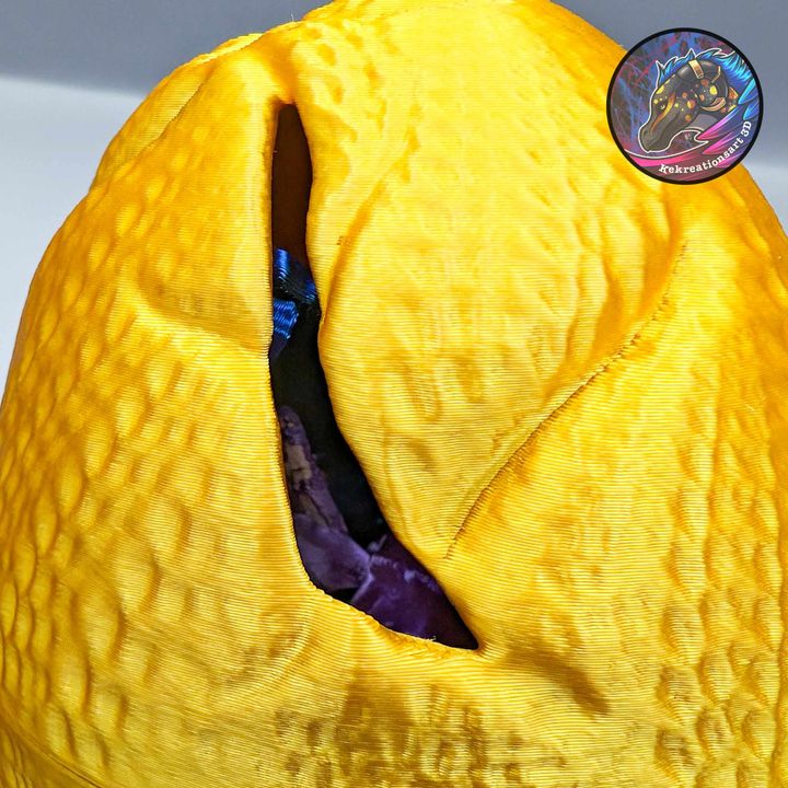 Cracked Dragon Mystery Egg – Fantasy Surprise Collectible