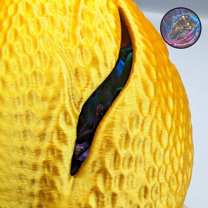 Cracked Dragon Mystery Egg – Fantasy Surprise Collectible