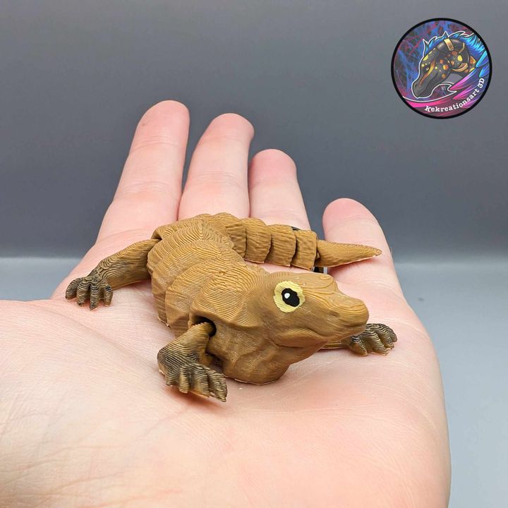 Baby Flexi Komodo Dragon Keychain – Mini Articulated Reptile Toy