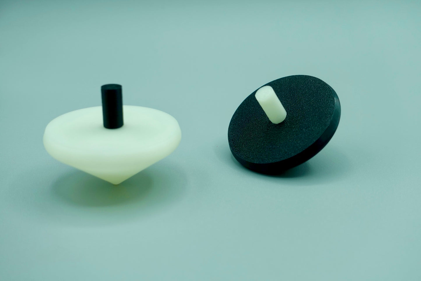 Desktop Spin Toy – Stylish Gaming Decoration