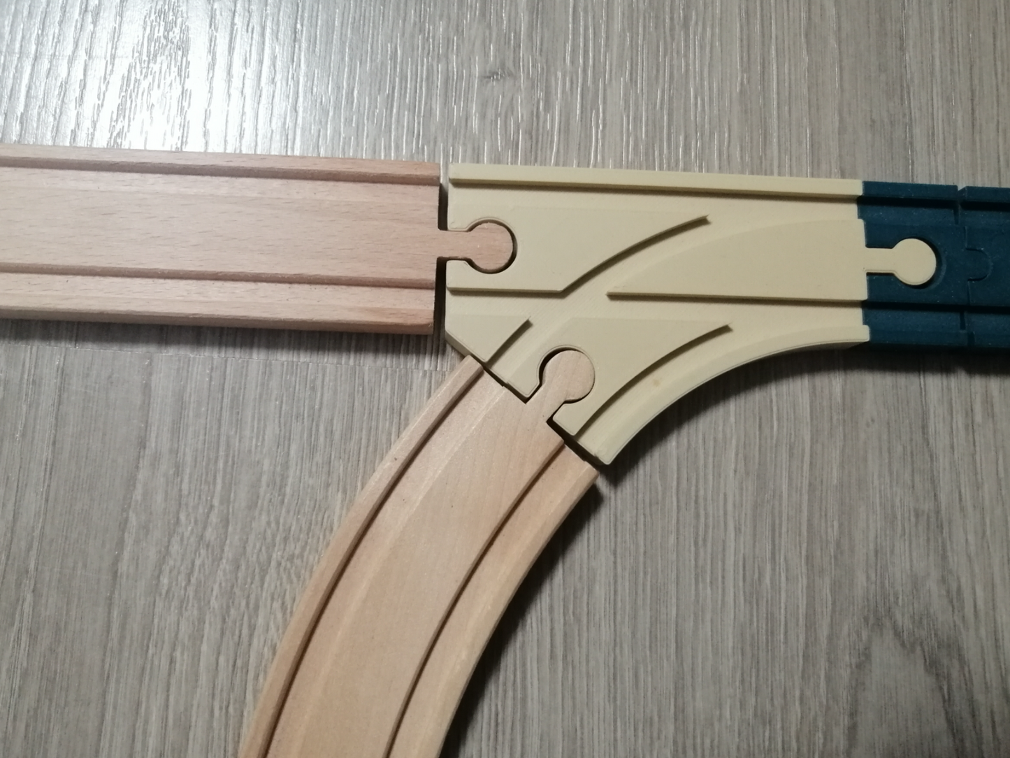 Gebogene 2-zu-1-Schiene (Ikea, Brio kompatibel)