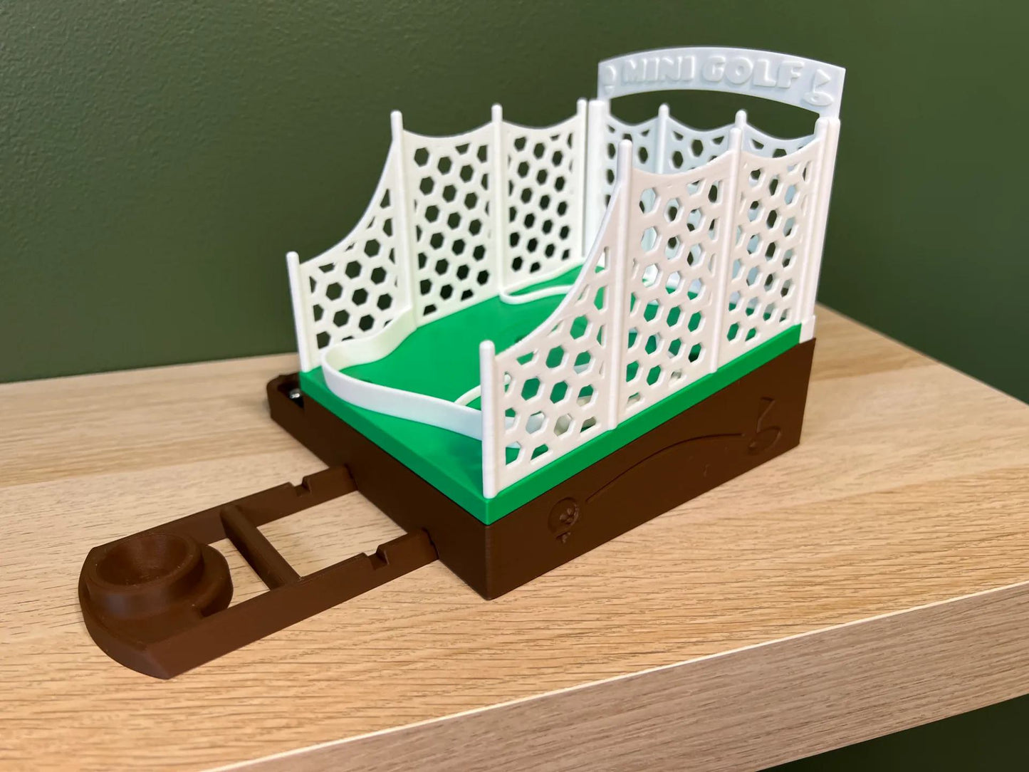 Mini Golf Desktop Game – Stylish TCG-style Fun
