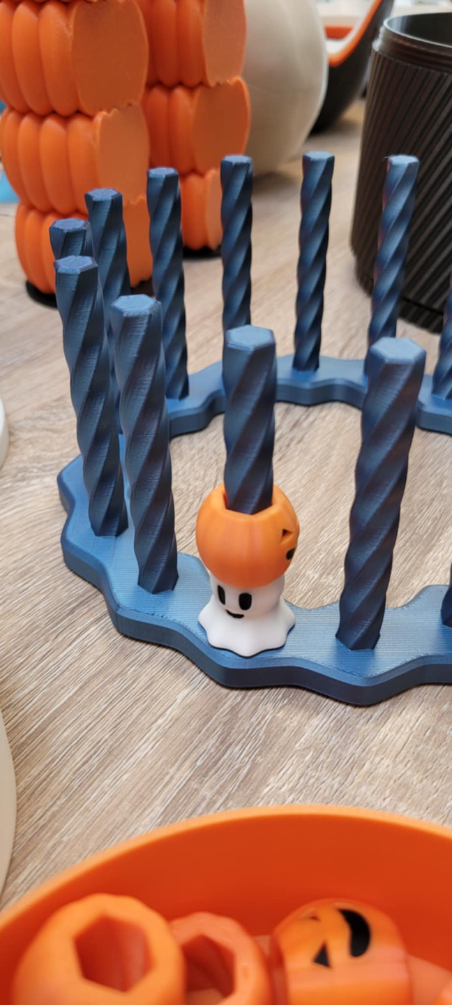 Twisted Connect 4 - Halloween & Regular Designs