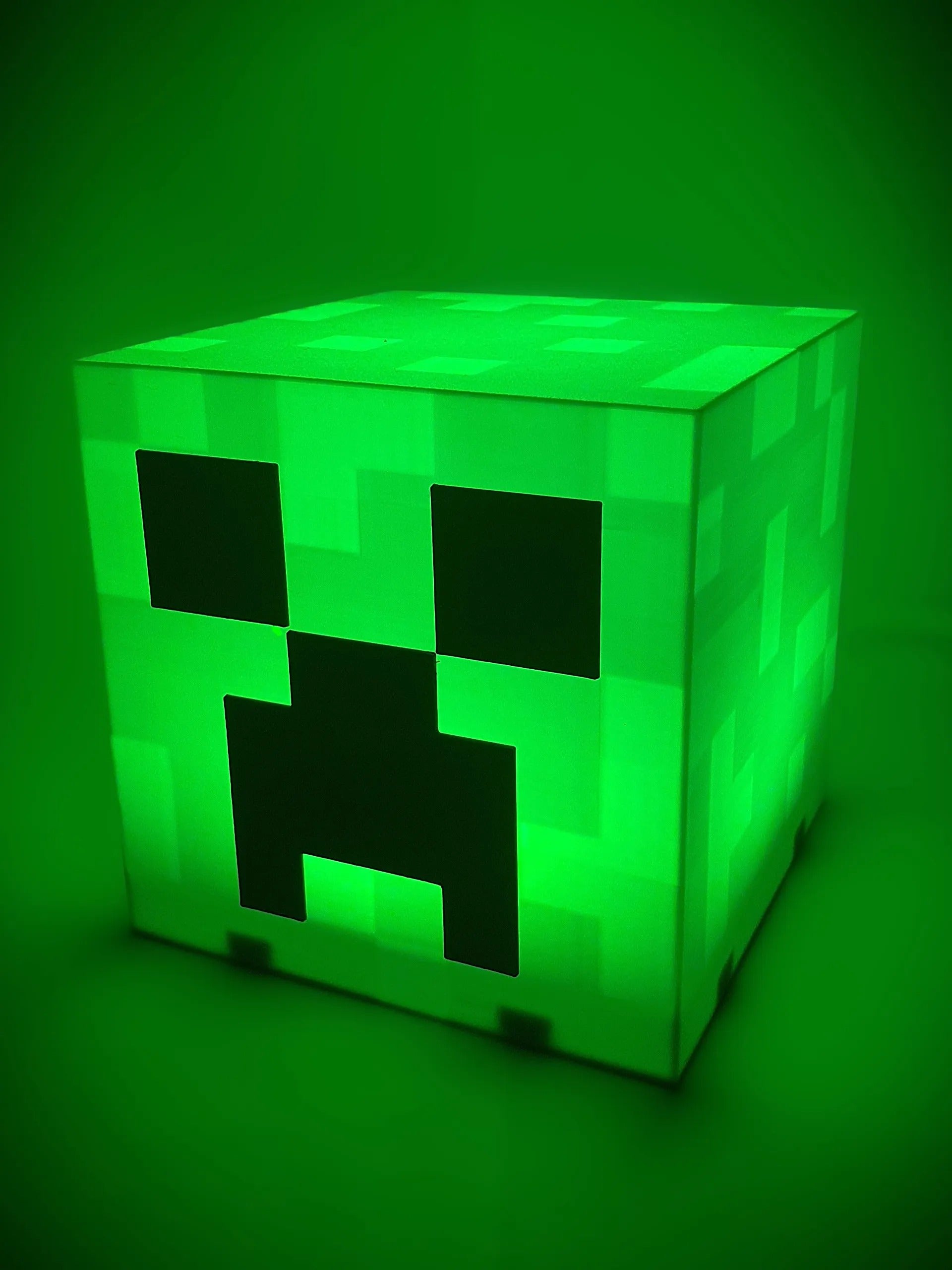 Creeper Lamp Gaming Décor – Pixel Style Desk Light (EU)