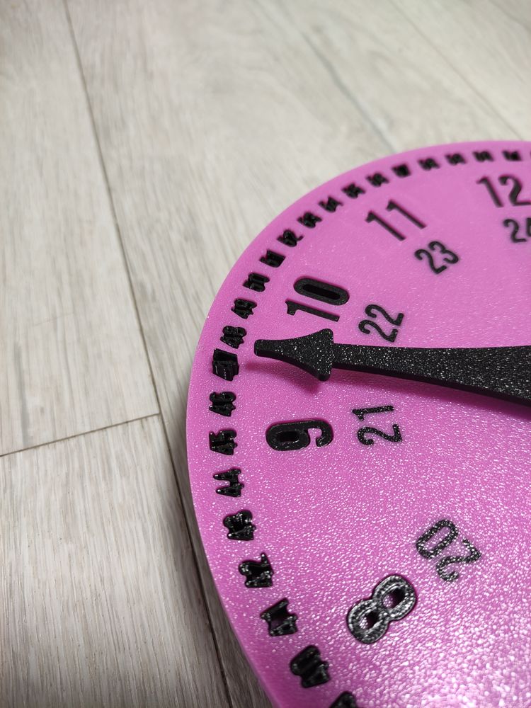 Teaching Clock with Lifting Numbers
