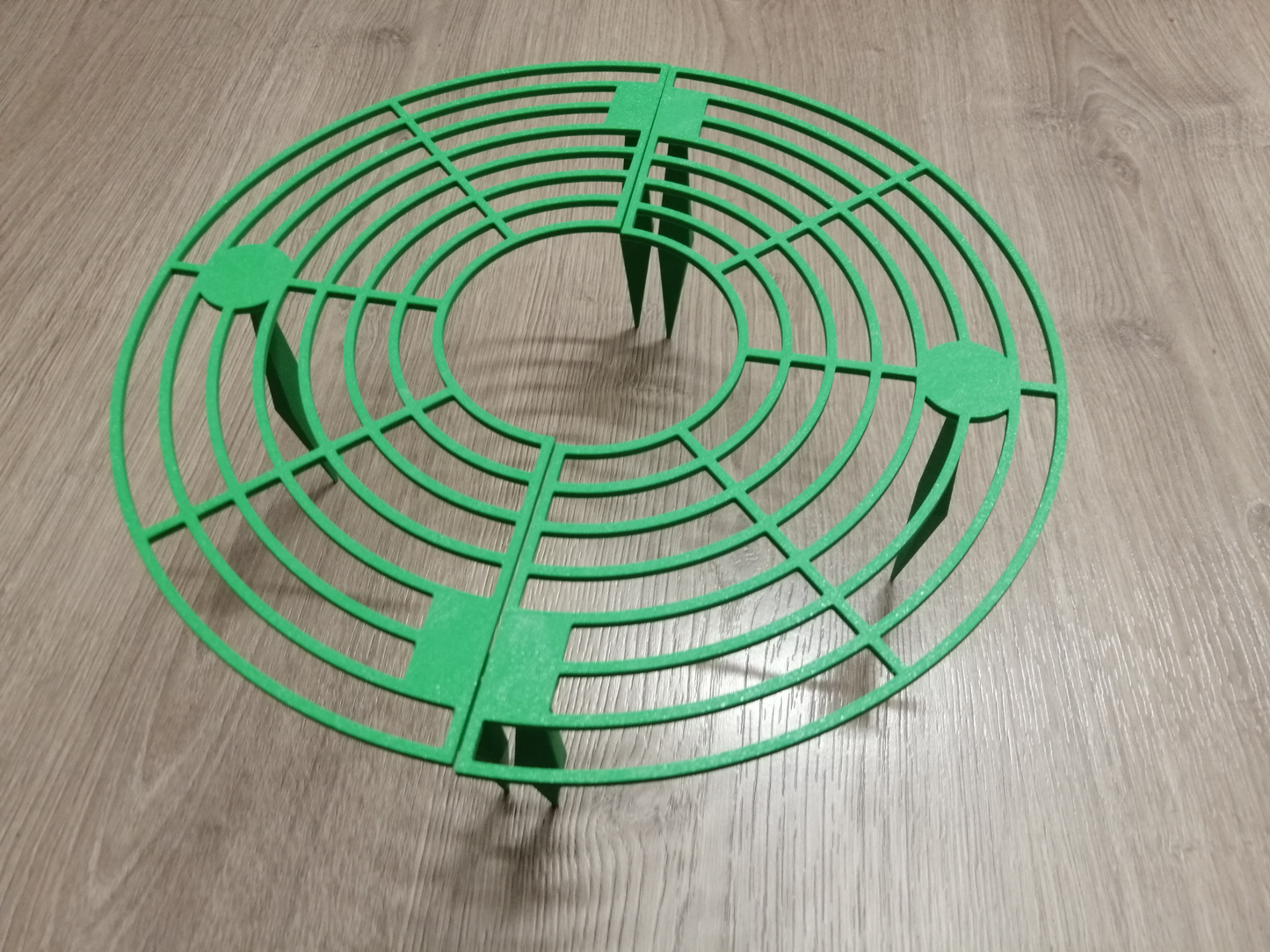 Strawberry Support With Lockable Legs 27cm