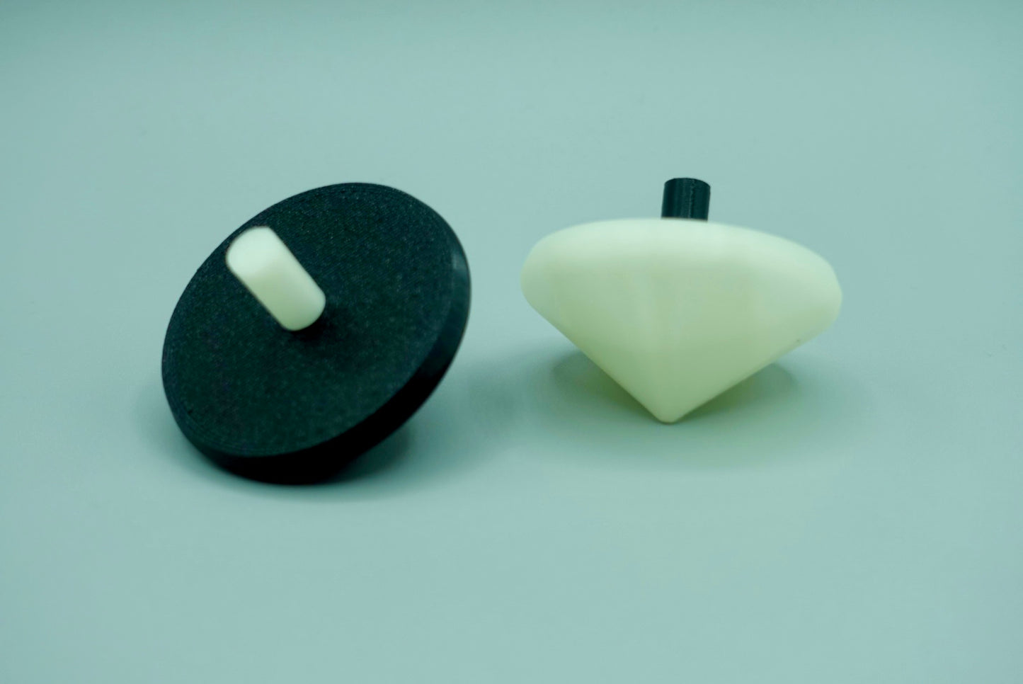 Desktop Spin Toy – Stylish Gaming Decoration