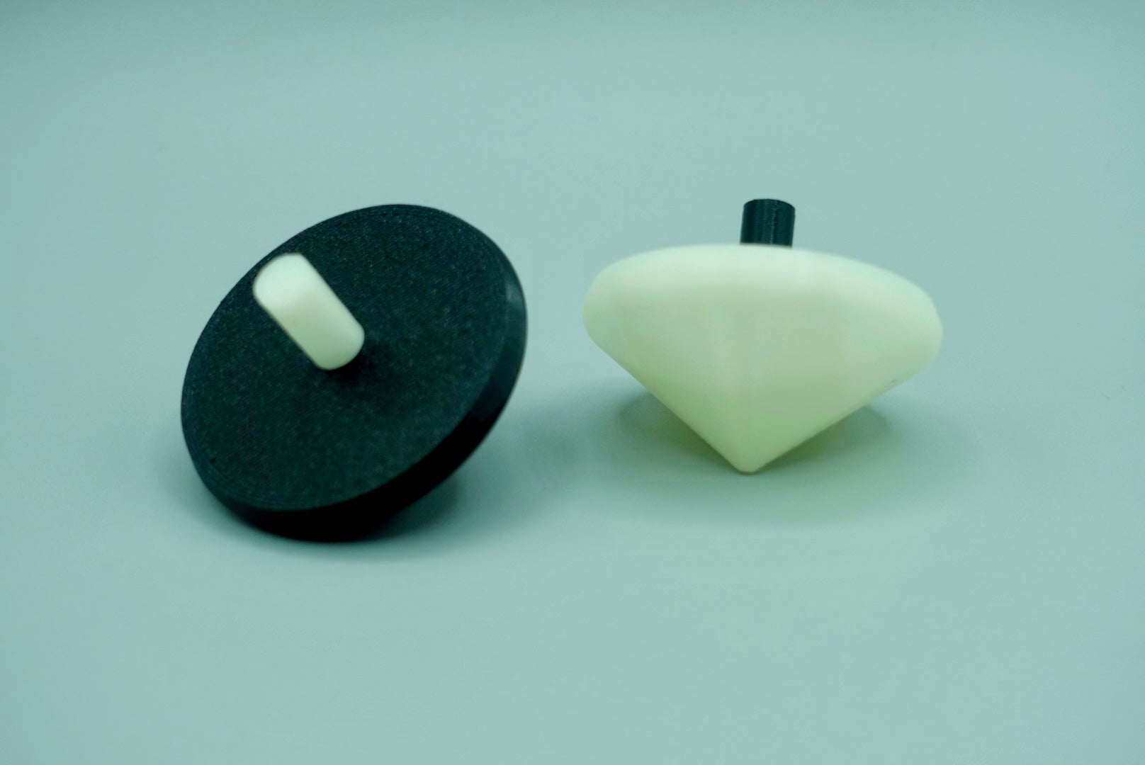 Desktop Spin Toy – Stylish Gaming Decoration