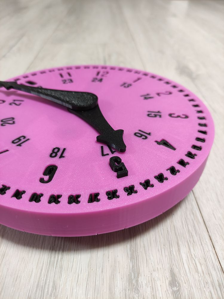 Teaching Clock with Lifting Numbers