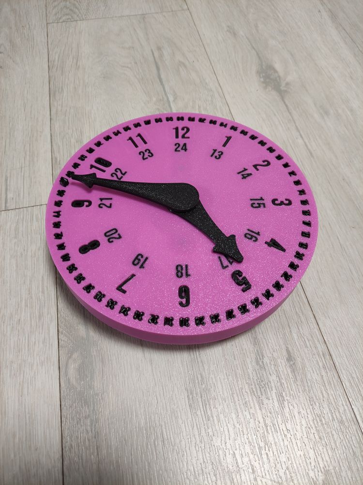 Teaching Clock with Lifting Numbers