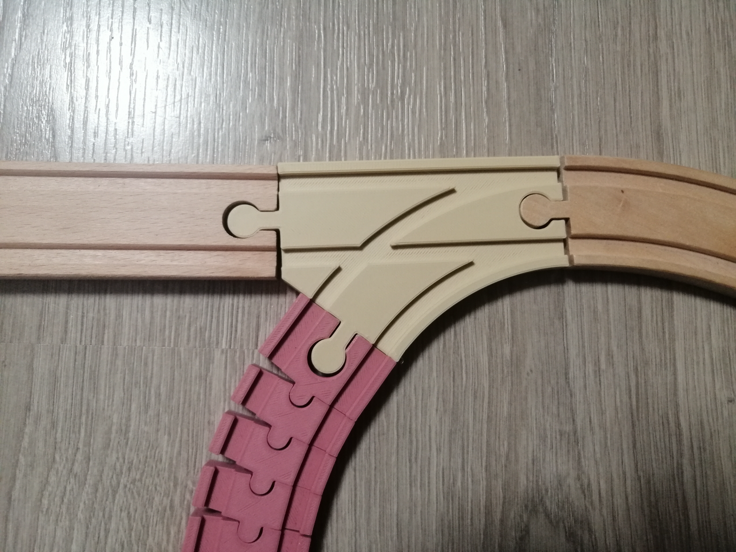 Gebogene 2-zu-1-Schiene (Ikea, Brio kompatibel)