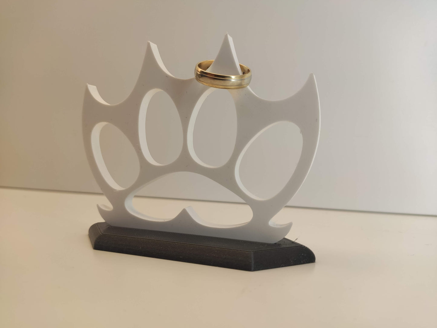 Knuckleduster With Claws Ring Holder