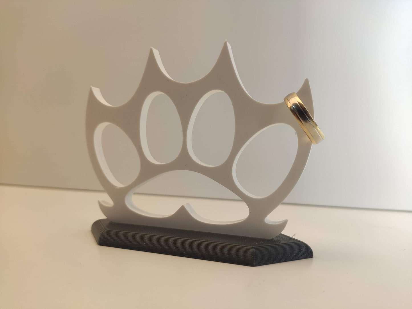 Knuckleduster With Claws Ring Holder