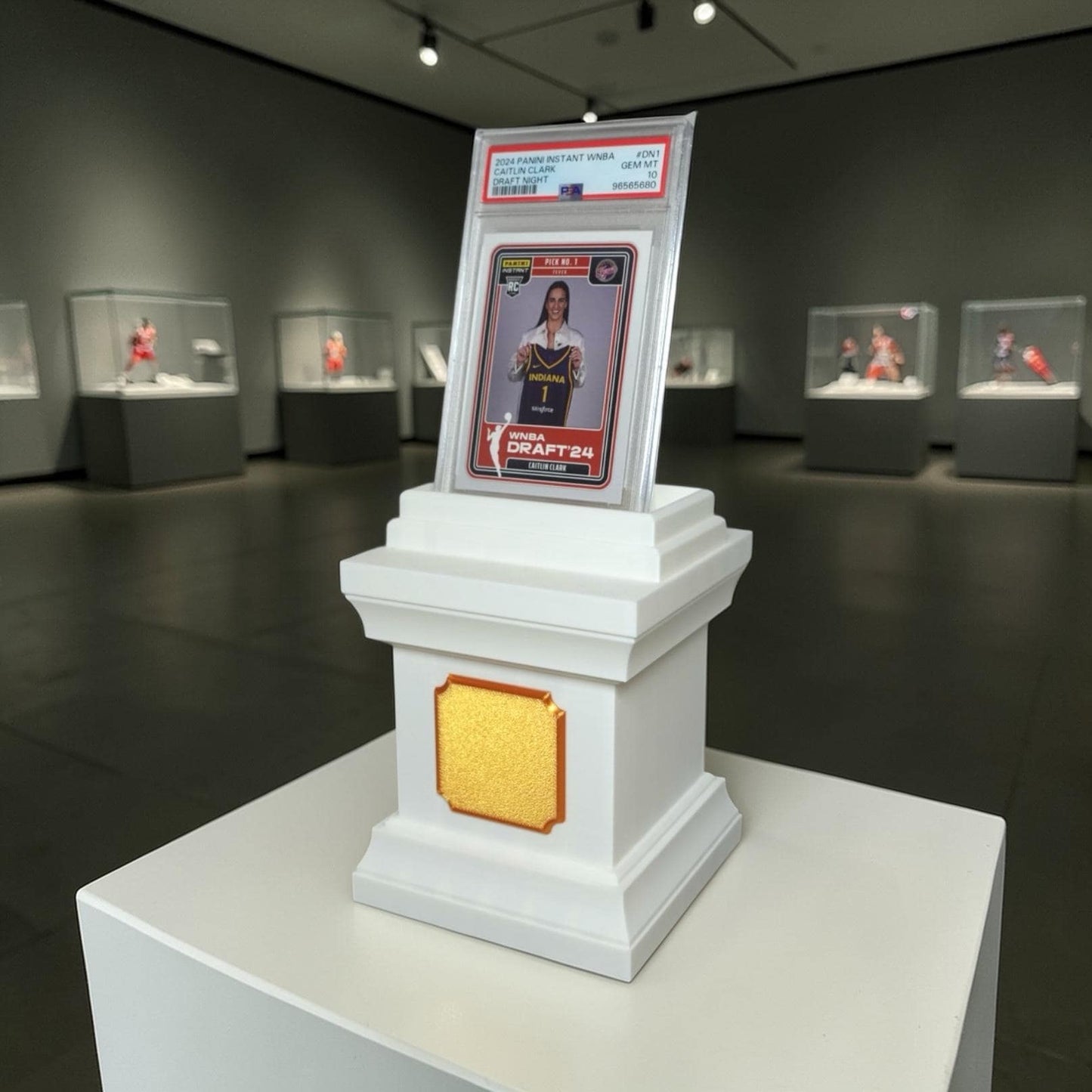 Slab Pedestal with graded card