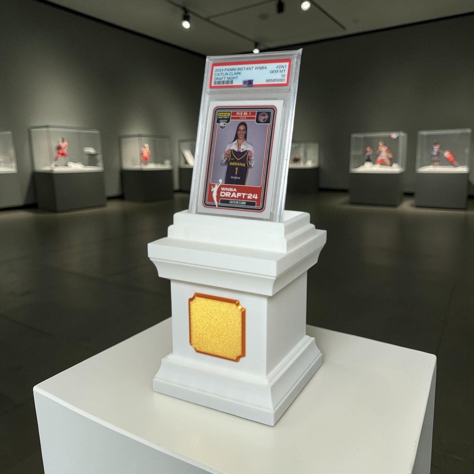 Slab Pedestal with graded card